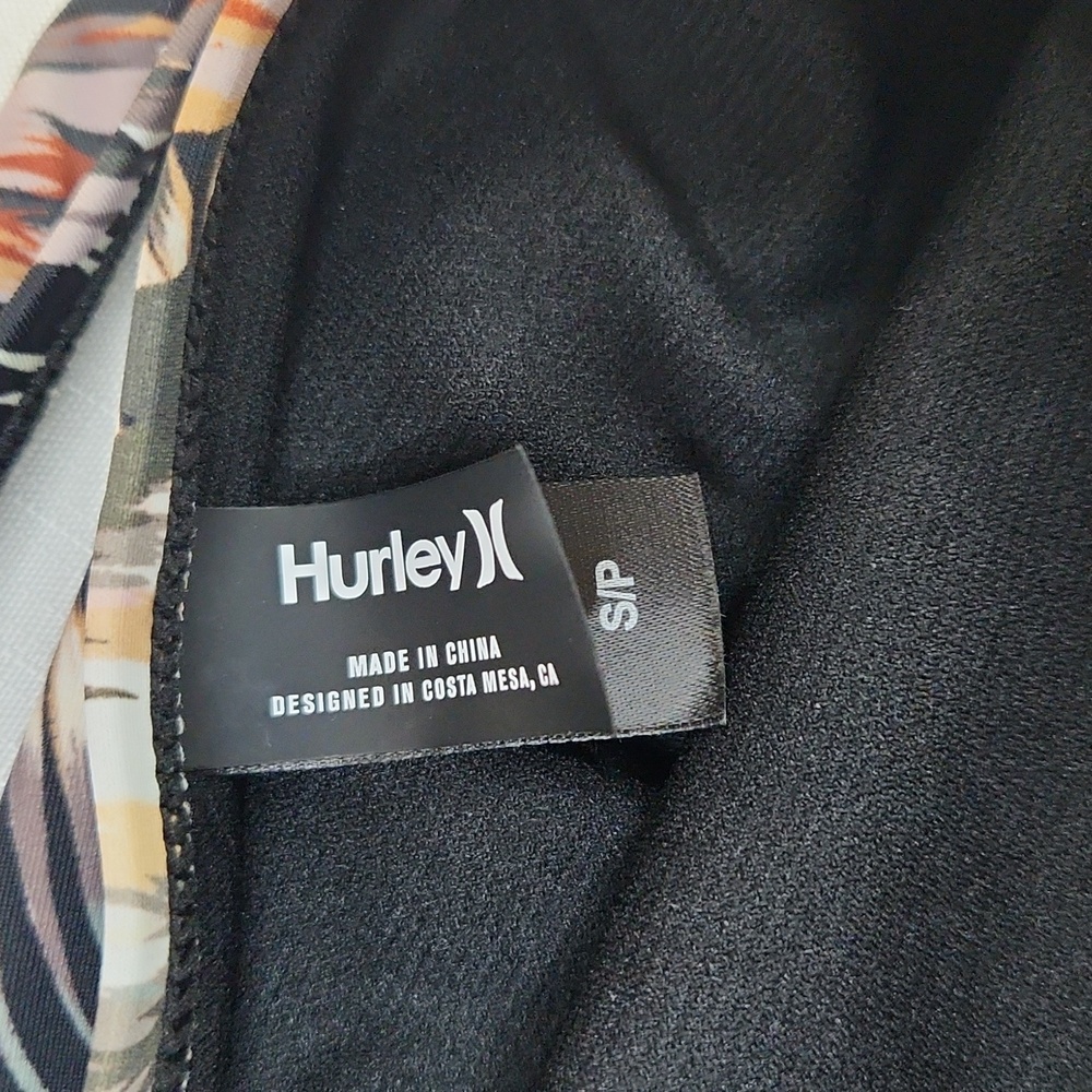 Hurley Scattered Palm One Piece Swimsuit. Size S - Picture 6 of 10